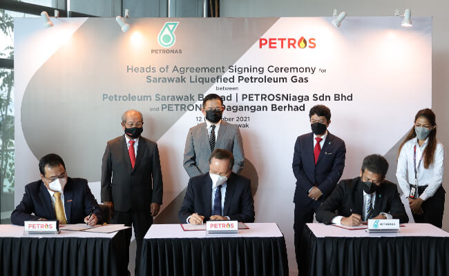 HOA-for-Sarawak-LPG-PETROS,PETROSNiaga-&-PDB.-signing-cover.jpg